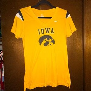 ••4/$20 CLOTHING SALE•• Nike Women’s Yellow Iowa Hawkeyes T-shirt Size Medium